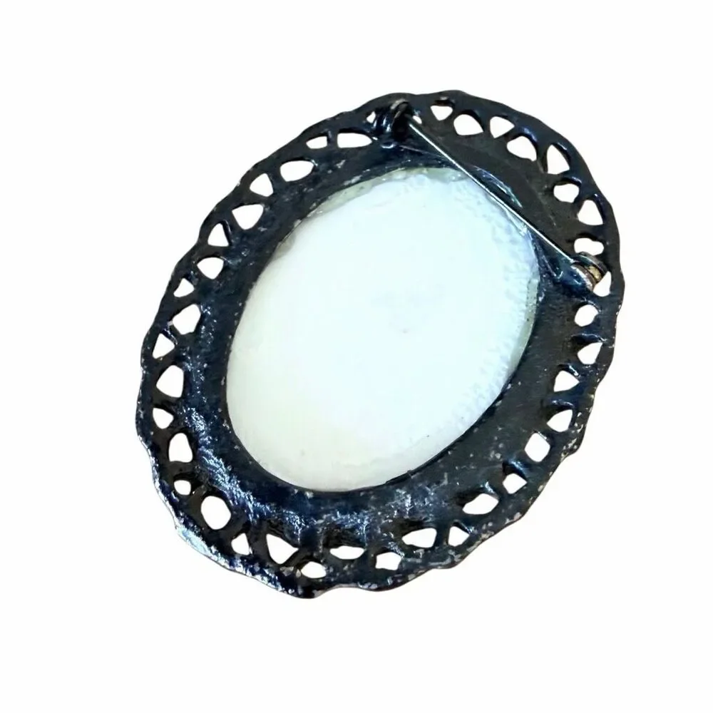 Mona Lisa Portrait Brooch Black